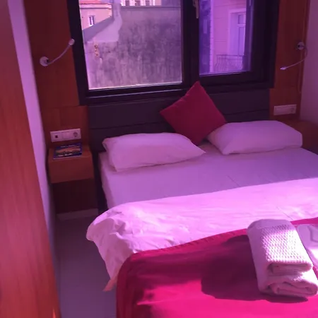 Black Aparthotel