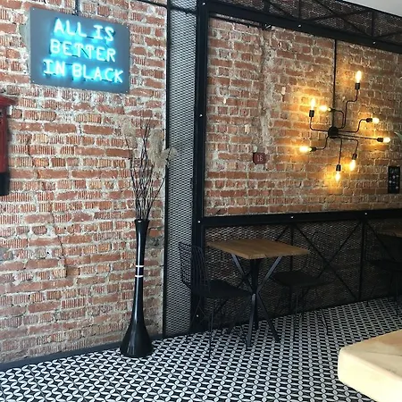 Black 2* Istambul